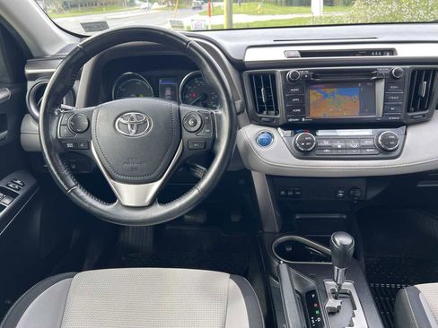 Used 2018 Toyota RAV4 XLE image 2