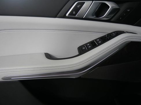 Used 2025 BMW X5 xDrive50e w/ Premium Package image 8