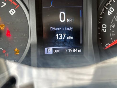 Certified 2022 Toyota Tacoma SR AWD/4WD image 11