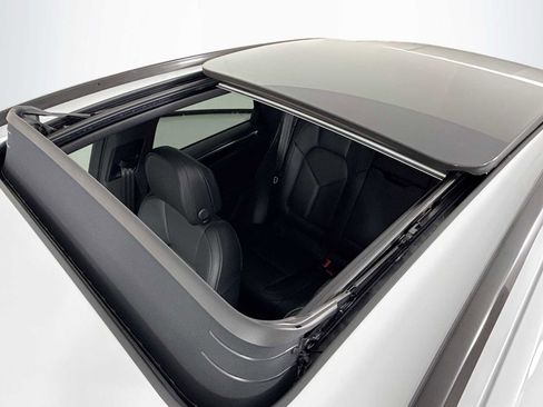 New 2026 Porsche Macan image 23