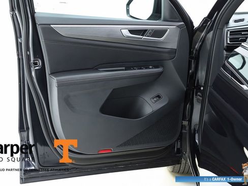 Used 2025 Volkswagen Atlas Cross Sport SE w/ Panoramic Sunroof Package image 18