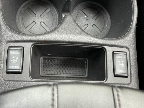 Used 2019 Nissan Rogue SV FWD image 28