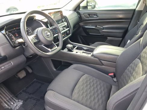 Certified 2024 Nissan Pathfinder SV FWD image 13