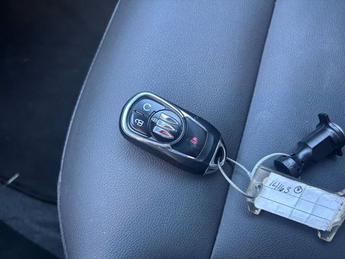 Used 2025 Buick Envista Sport Touring image 22