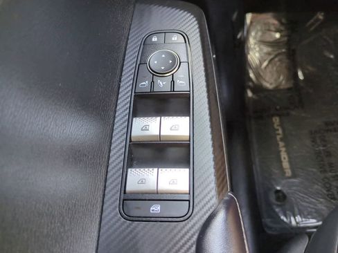 Used 2025 Mitsubishi Outlander SE FWD image 23