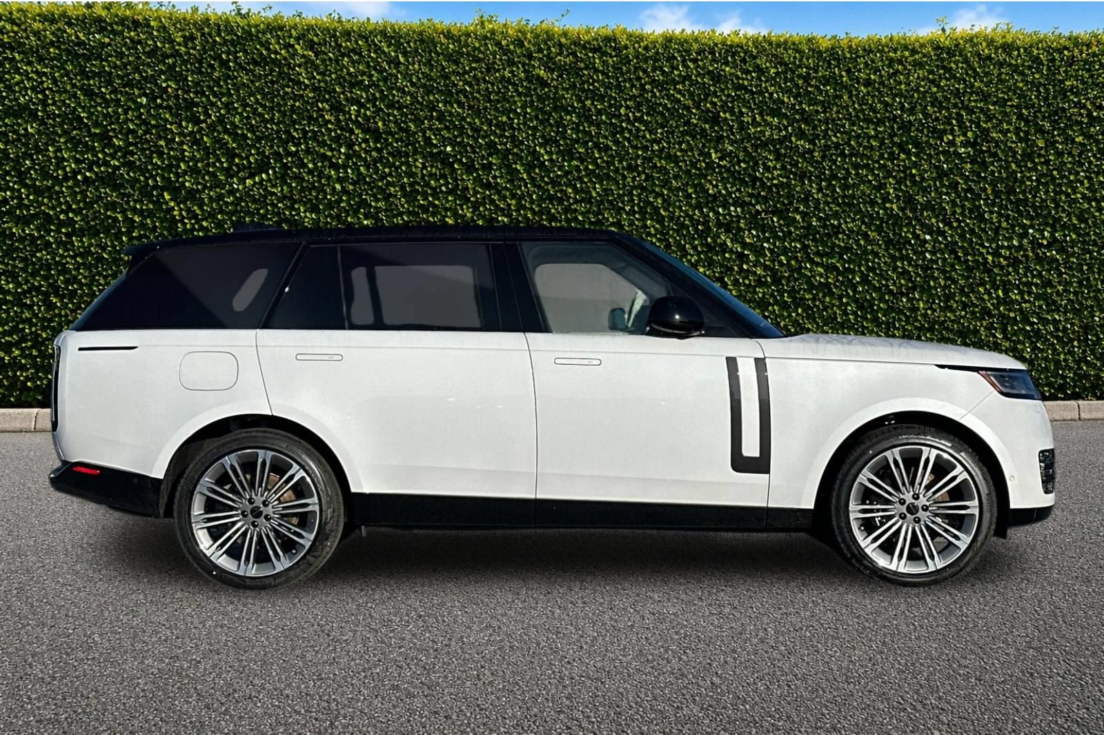 New 2026 Land Rover Range Rover Long Wheelbase SE AWD/4WD image 7