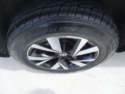 Used 2023 Volkswagen Atlas Cross Sport SE FWD image 10