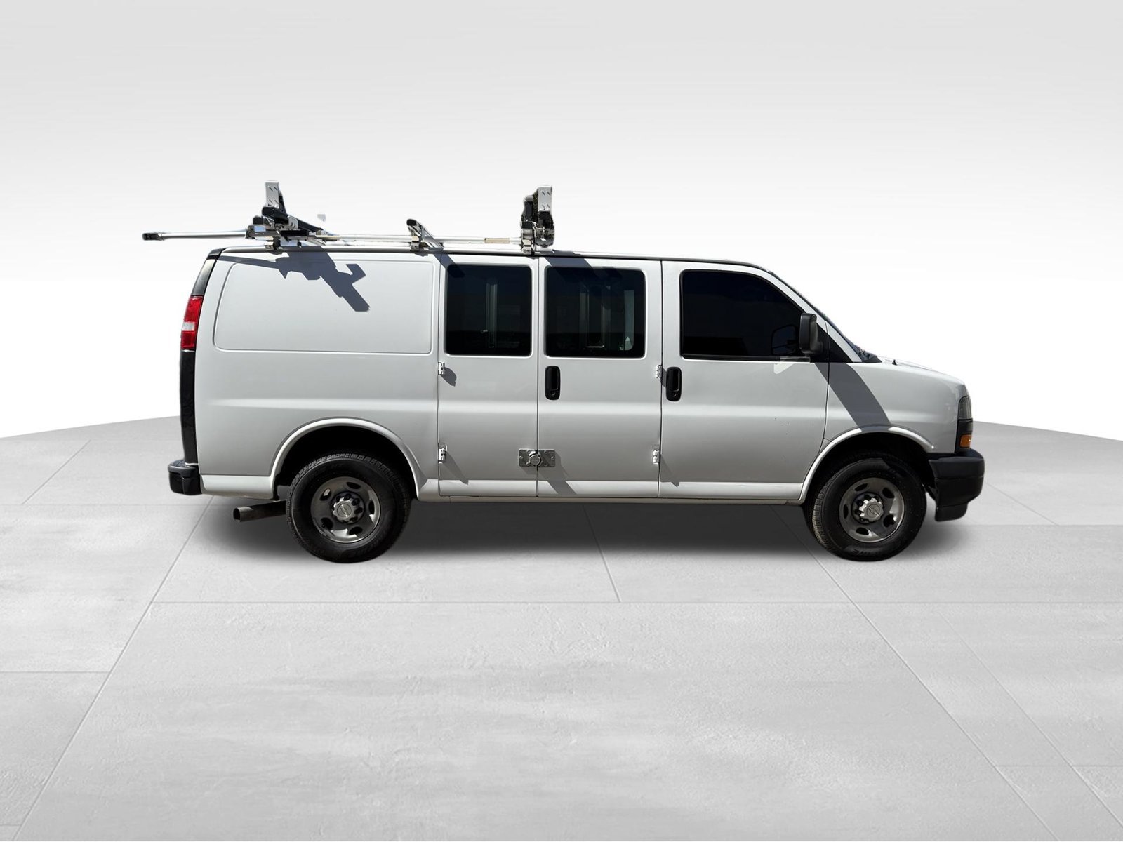 Used 2021 Chevrolet Express 2500 w/ Cold Climate Package RWD image 2