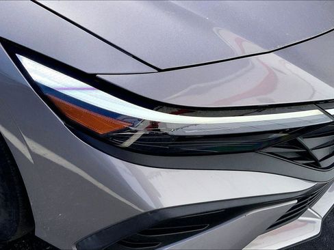 Used 2024 Hyundai Elantra SE image 25