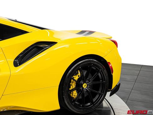 Used 2020 Ferrari 488 Pista Coupe RWD image 22