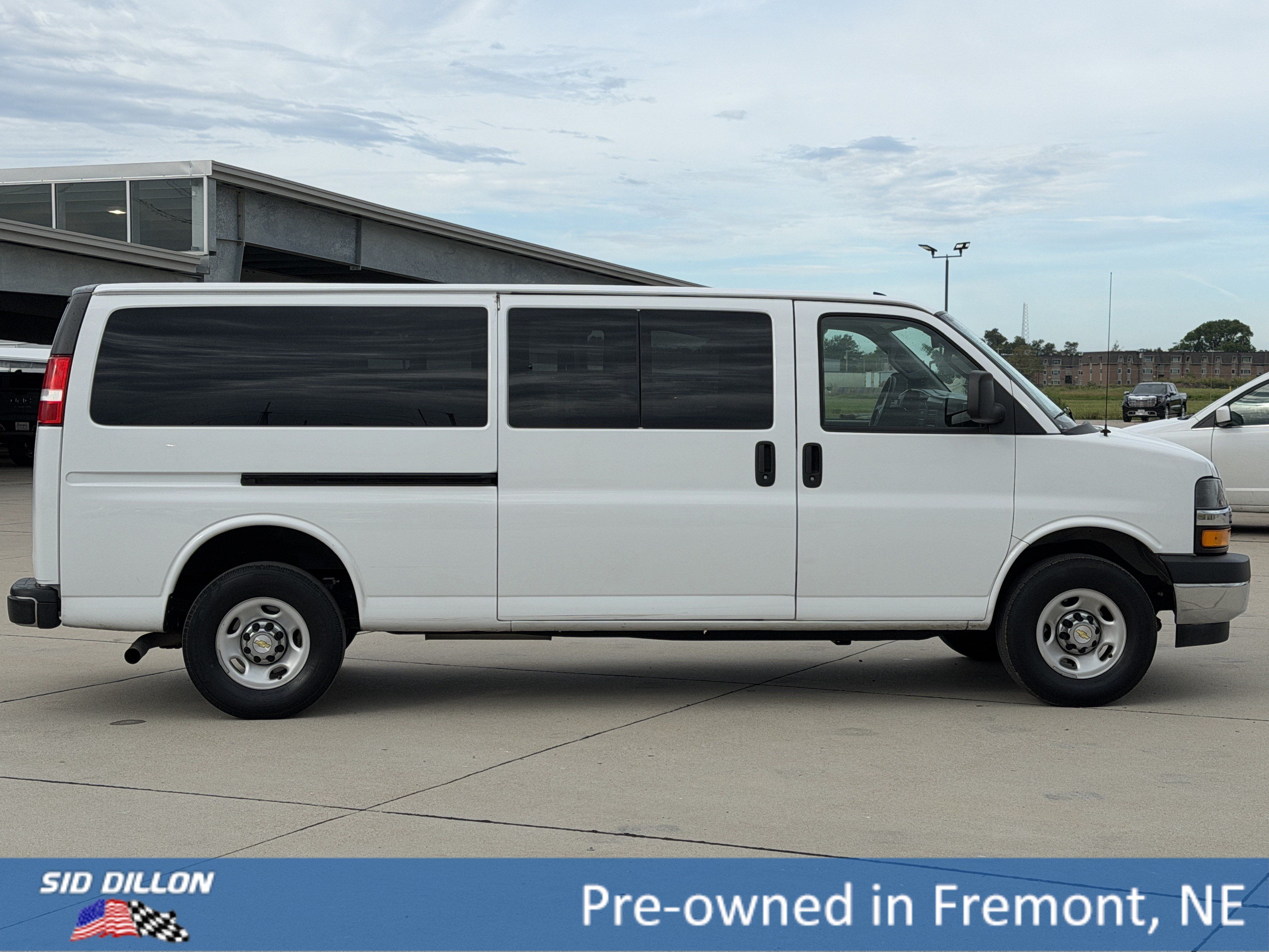 Certified 2024 Chevrolet Express 3500 LT w/ LT Preferred Equipment Group RWD image 3