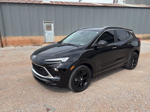 Used 2025 Buick Encore GX Sport Touring FWD image 2