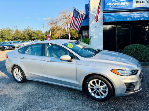 Used 2019 Ford Fusion SE image 27