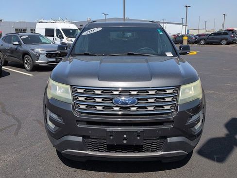 Used 2017 Ford Explorer XLT w/ Equipment Group 202A FWD image 2