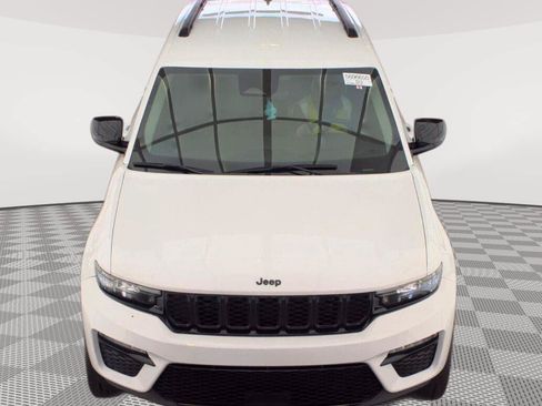Used 2024 Jeep Grand Cherokee Limited w/ Black Appearance Package AWD/4WD image 19