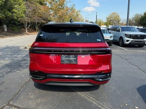 New 2026 Lincoln Nautilus Reserve image 8