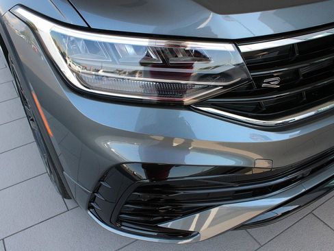 Used 2024 Volkswagen Tiguan SE R-Line image 44