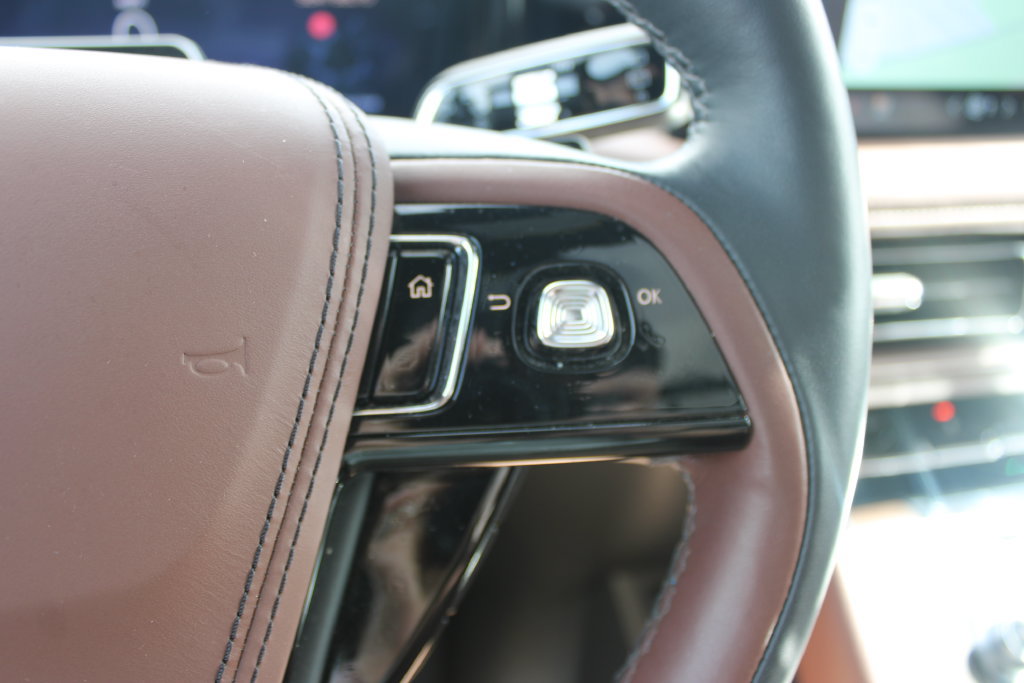 Used 2025 Lincoln Aviator Reserve w/ Luxury Package RWD image 24