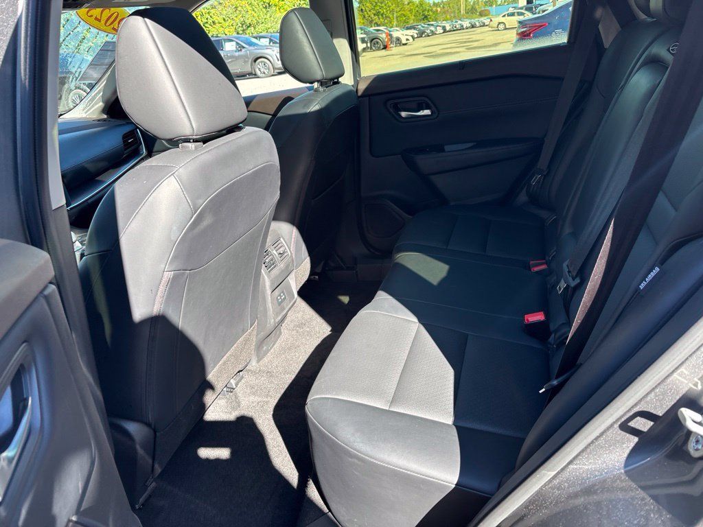 Certified 2023 Nissan Rogue SV w/ SV Premium B Package AWD/4WD image 15