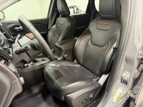 Used 2022 Jeep Cherokee Trailhawk w/ Sound & Nav Group image 10