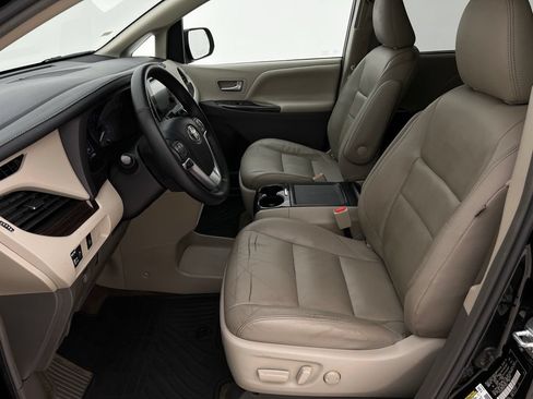Used 2016 Toyota Sienna XLE w/ Protection Package FWD image 11