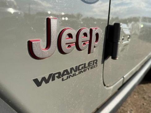 Used 2022 Jeep Wrangler Unlimited Rubicon w/ LED Lighting Group AWD/4WD image 13