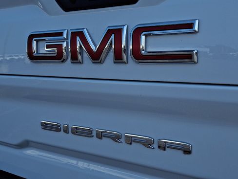 Used 2025 GMC Sierra 2500 AT4 w/ AT4 Premium Plus Package AWD/4WD image 32