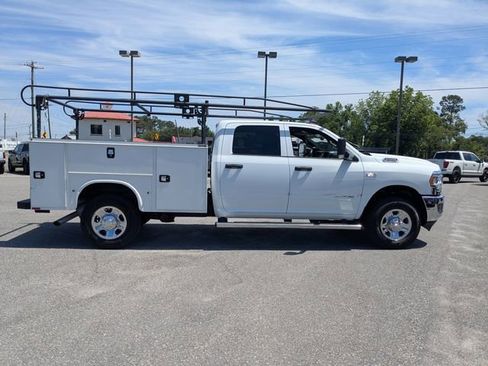 Used 2022 RAM 2500 Tradesman w/ Chrome Appearance Group AWD/4WD image 3