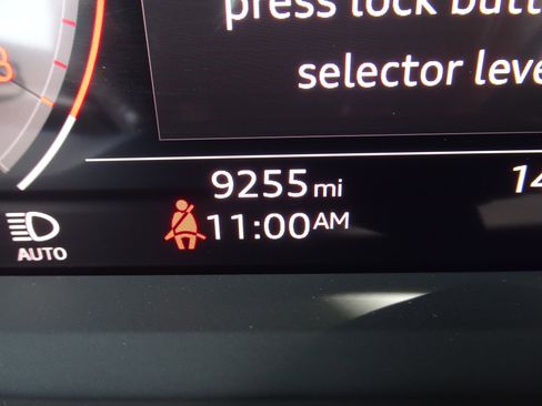 Certified 2025 Audi Q3 2.0T Premium Plus w/ Premium Plus Package AWD/4WD image 17