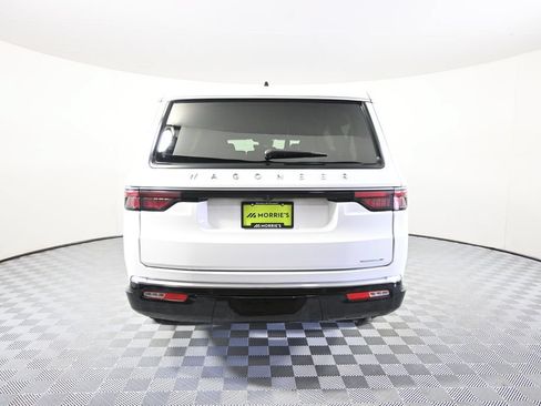 Used 2024 Jeep Wagoneer L Series III w/ Flexible Seating Group AWD/4WD image 5
