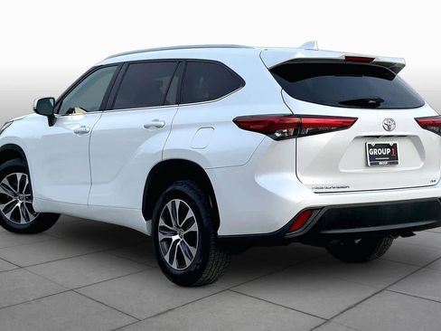 Used 2023 Toyota Highlander XLE image 12