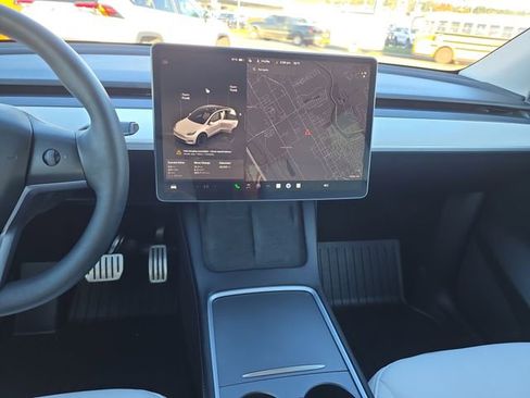 Used 2022 Tesla Model Y Performance image 22