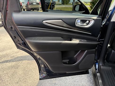 Used 2020 INFINITI QX60 Luxe w/ Essential Package FWD image 12