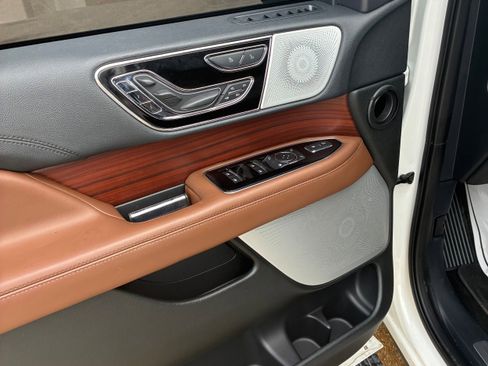 Used 2023 Lincoln Navigator L Reserve image 9