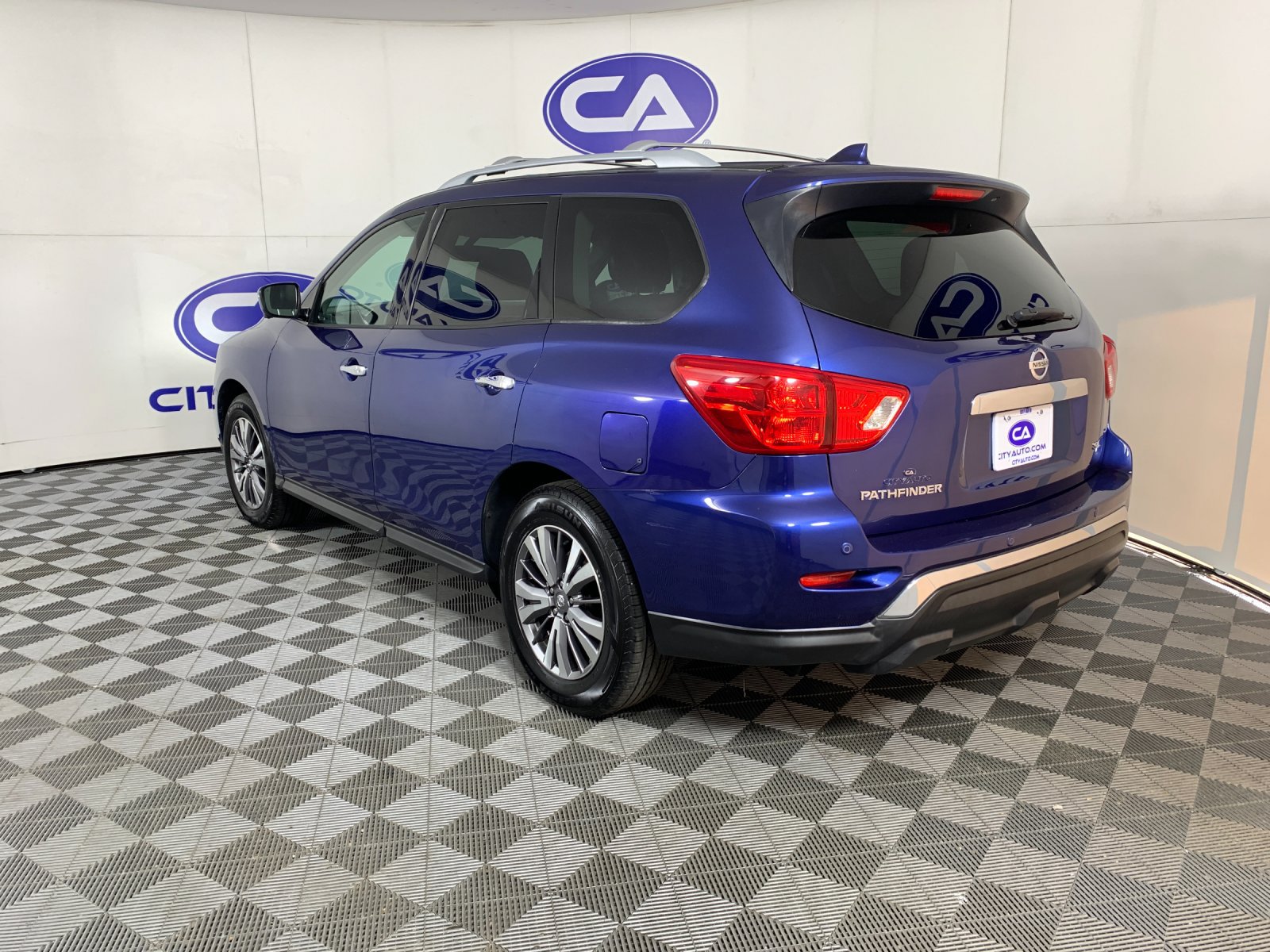 Used 2020 Nissan Pathfinder SL FWD image 5
