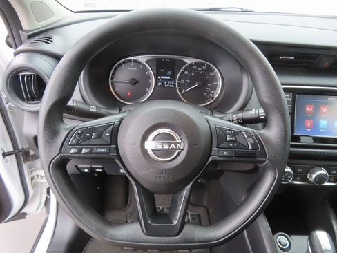 Used 2023 Nissan Kicks S image 13