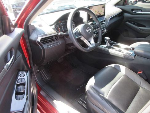 Used 2024 Nissan Altima 2.5 SL FWD image 12