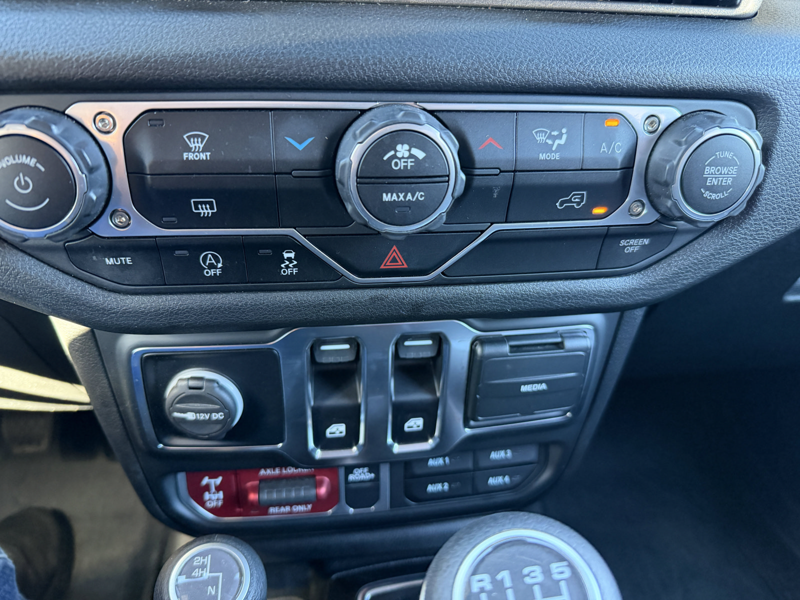 Used 2025 Jeep Wrangler Sport AWD/4WD image 20