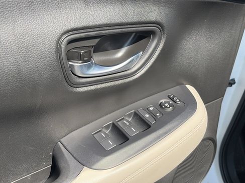 Used 2023 Honda HR-V LX image 18