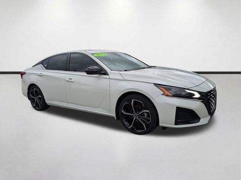 Used 2024 Nissan Altima 2.5 SR w/ SR Premium Package FWD image 1
