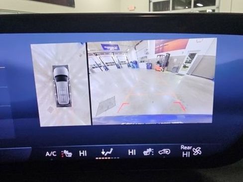 Used 2025 Buick Enclave Preferred image 23