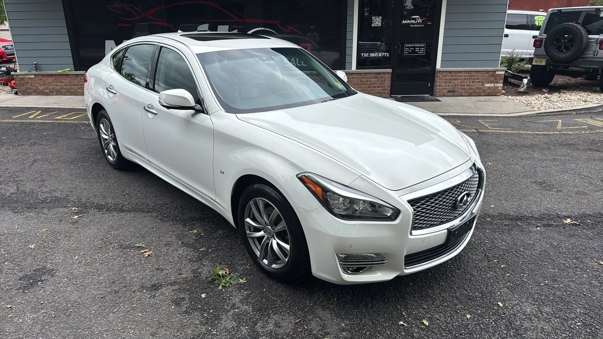 Used 2015 INFINITI Q70 3.7 w/ Deluxe Touring Package AWD/4WD image 3