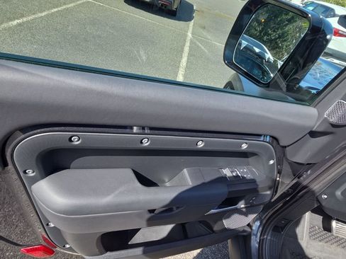 Used 2023 Land Rover Defender 90 V8 image 11