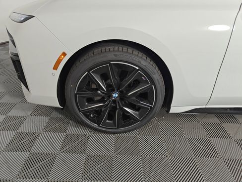 Used 2025 BMW 740i w/ Executive Package image 11