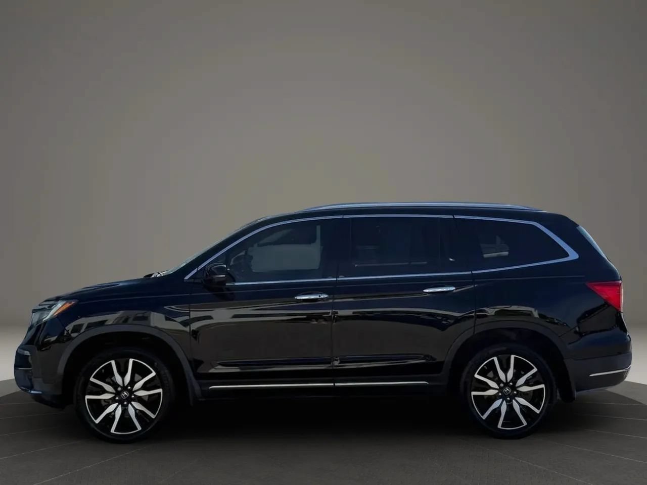 Used 2019 Honda Pilot Elite image 2
