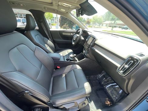 Used 2025 Volvo XC40 B5 Core AWD/4WD image 16