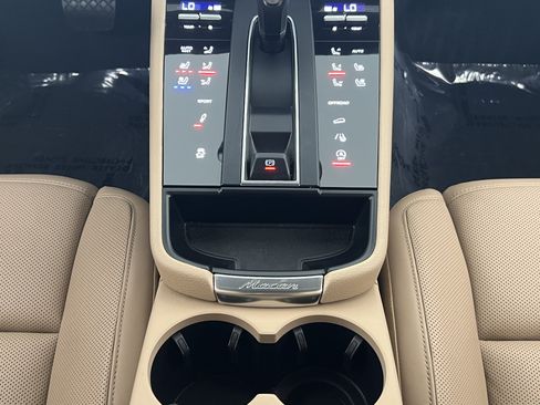 Certified 2024 Porsche Macan S AWD/4WD image 20