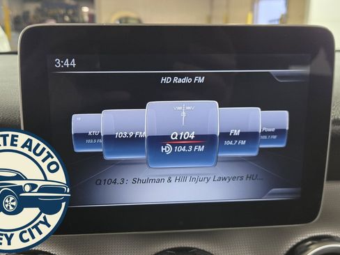 Used 2019 Mercedes-Benz GLA 250 4MATIC image 14