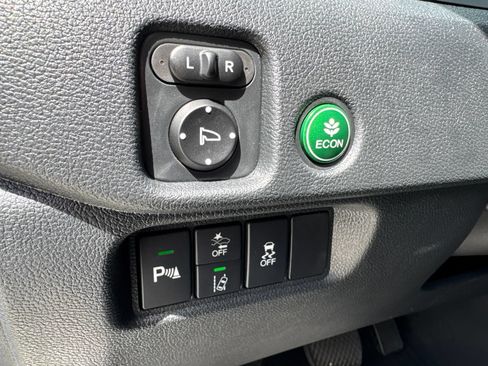 Used 2021 Honda Pilot Touring image 11