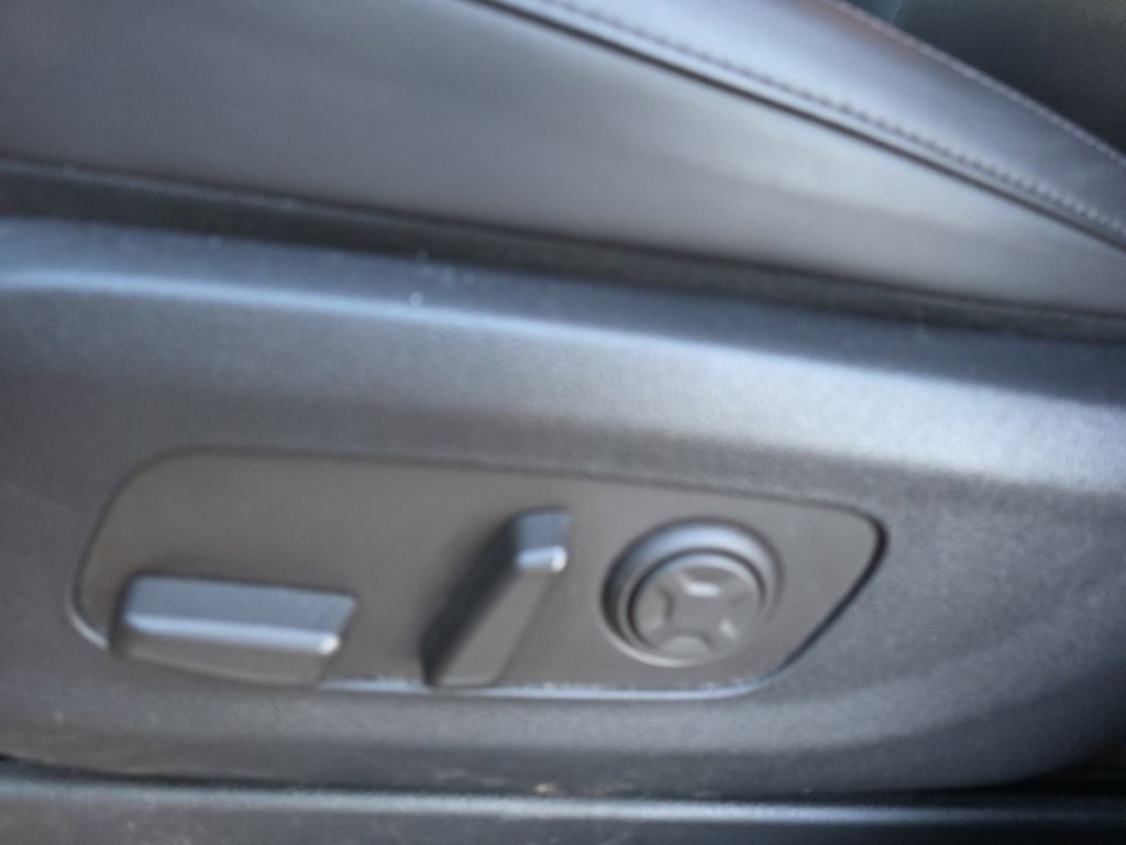 Used 2025 Kia Carnival EX FWD image 13